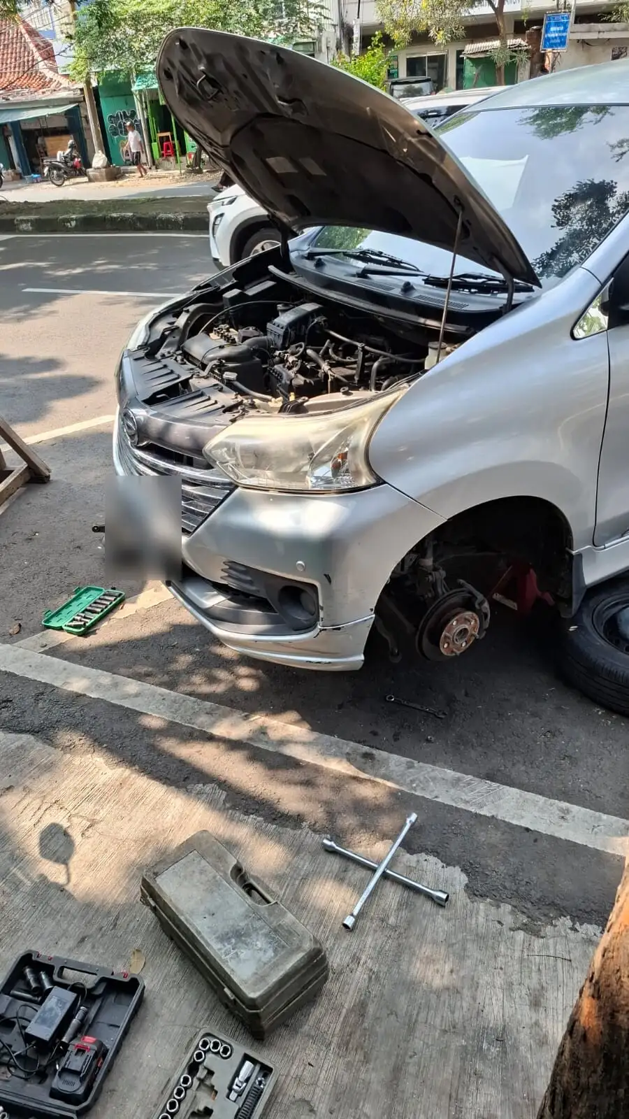 Penggantian shock mobil Jepang