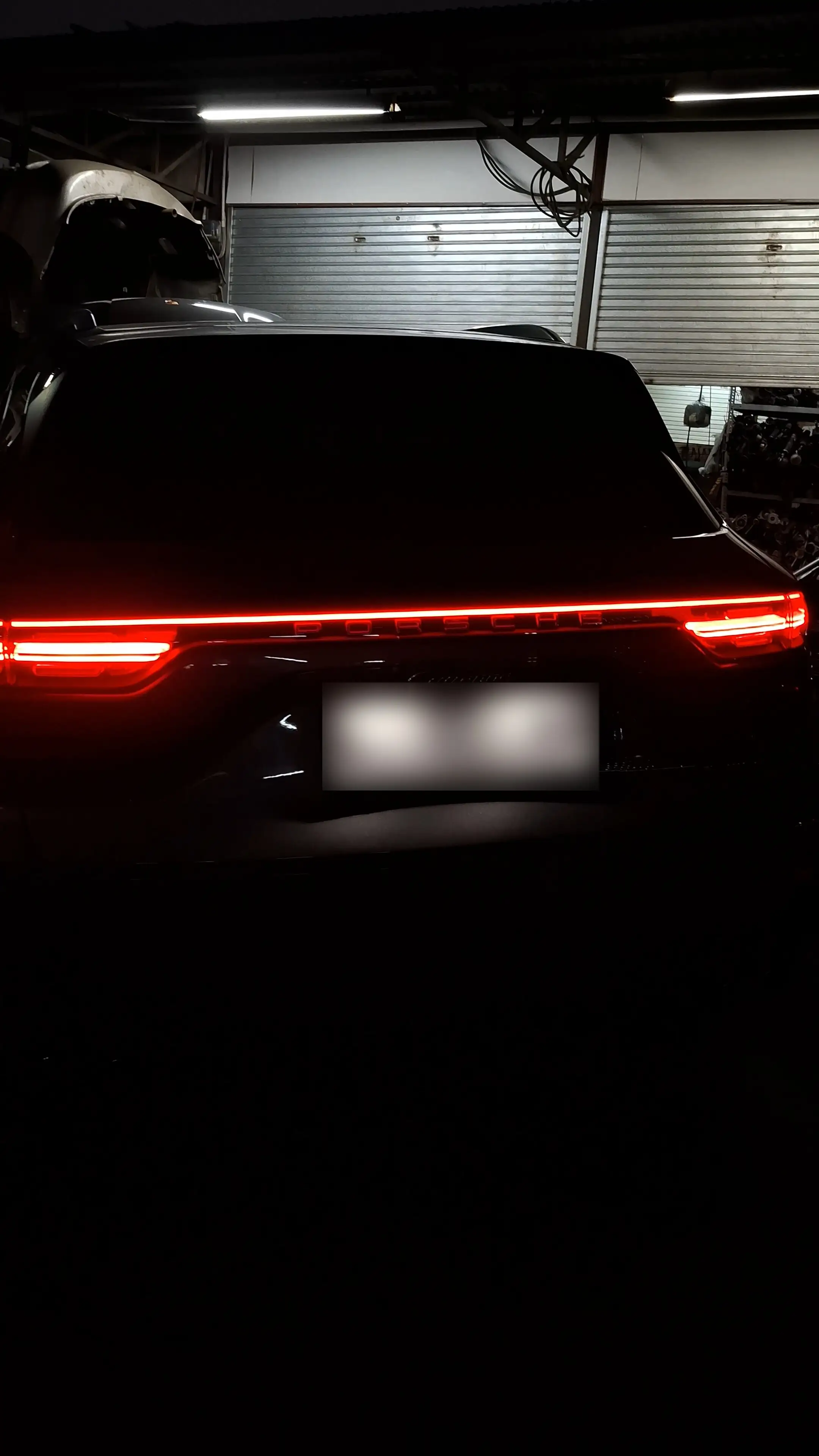 Porsche Cayenne, tampak belakang