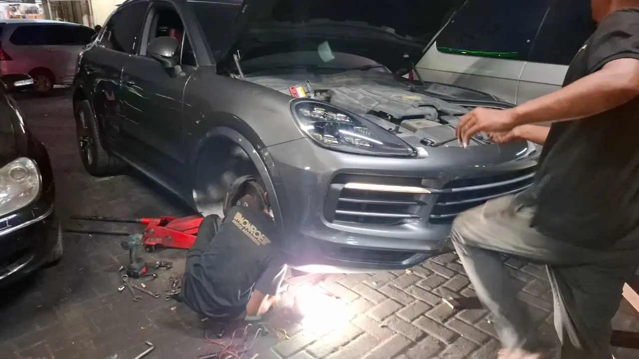 Penggantian kaki-kaki Porsche Cayenne